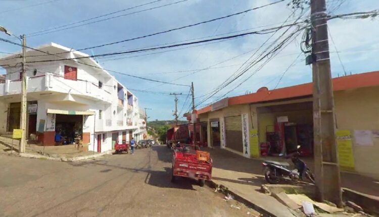 Via de acesso ao bairro San Rafael, à direita de quem entra no Paraguai pela Ponte da Amizade. Imagem: Ivan 360 Graus/Google Street View (Arquivo)