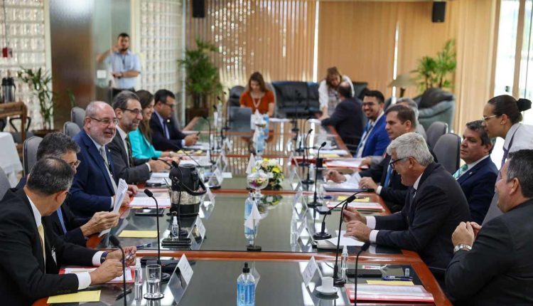 Panorama da reunião entre os diretores brasileiros e paraguaios da binacional. Foto: Gentileza/Itaipu Binacional (Paraguai)