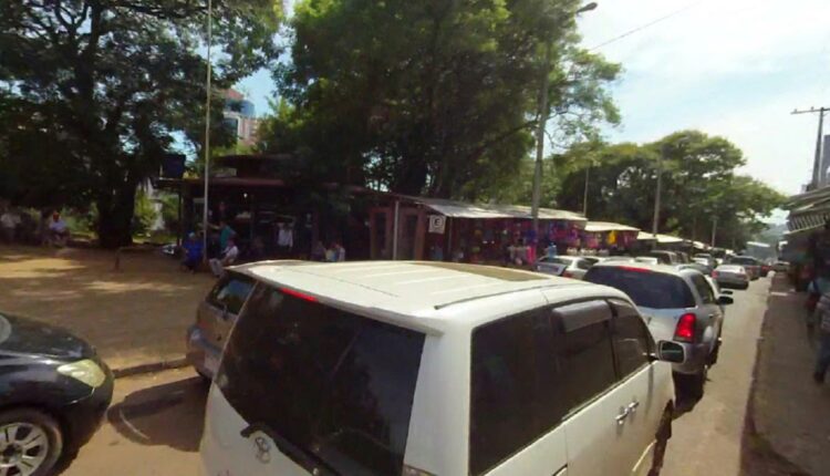 Sede da Associação de Cambistas fica na Avenida Monseñor Rodríguez, no centro de Ciudad del Este. Imagem: Ivan 360/Google Street View (Arquivo)