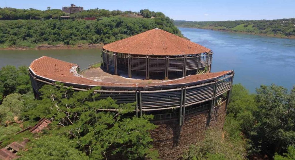 Construção fica localizada no encontro dos rios Iguaçu e Paraná. Foto: Divulgação/Sky Takes