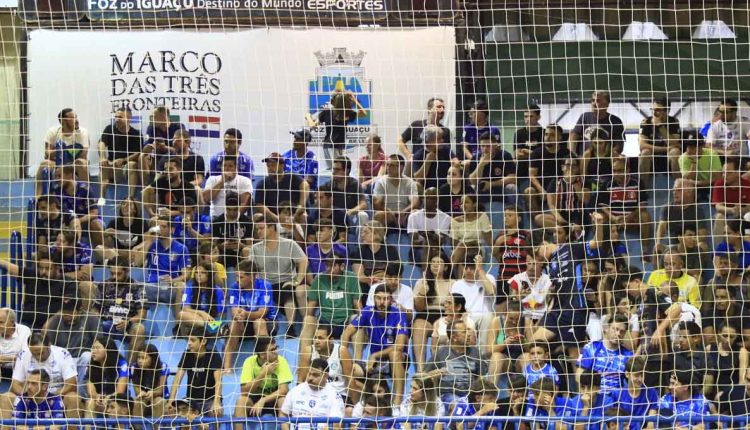 Torcida tem apoiado o Azulão das Três Fronteiras nos jogos em casa. Foto: Abel da Banca