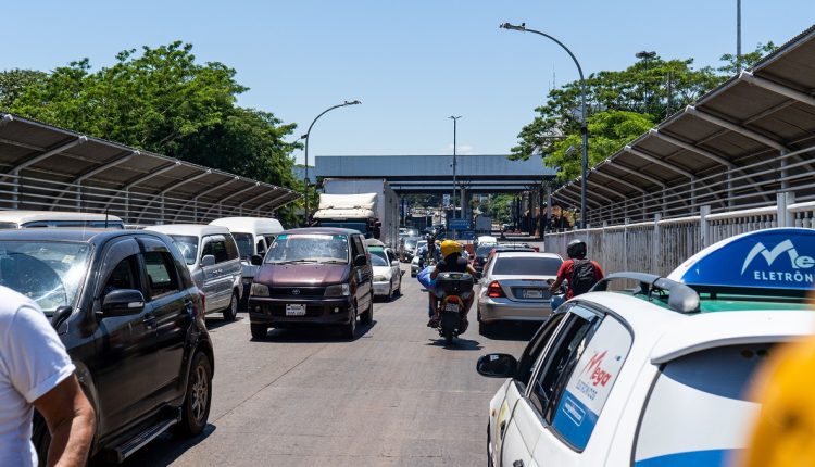 Receita fará rito ágil de nacionalização das mercadorias e encaminhamento aos locais afetados. Foto: Marcos Labanca/H2FOZ (Arquivo)