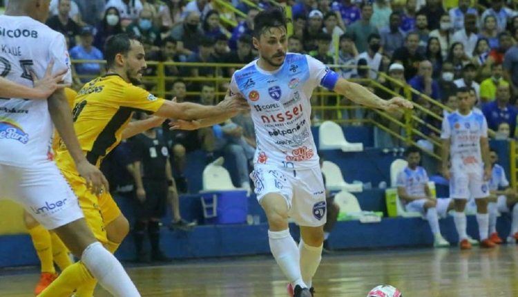 Primeira passagem de Neto pelo Foz Cataratas arrancou elogios dos torcedores. Foto: Nilton Rolin/Foz Cataratas Futsal (Arquivo)