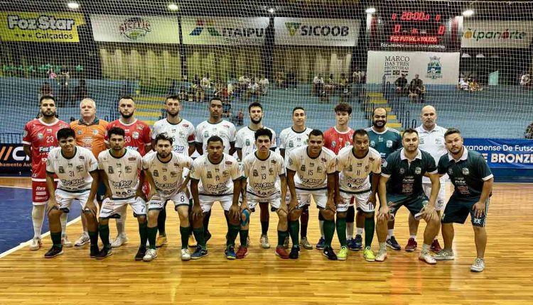 Elenco perfilado para o duelo contra o Toledo. Foto: Gentileza/Foz Futsal