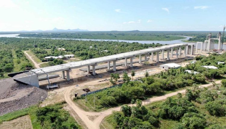 Ponte terá mais de 1,2 mil metros de extensão, incluindo os viadutos de acesso e o vão. Foto: Gentileza/MOPC Paraguay