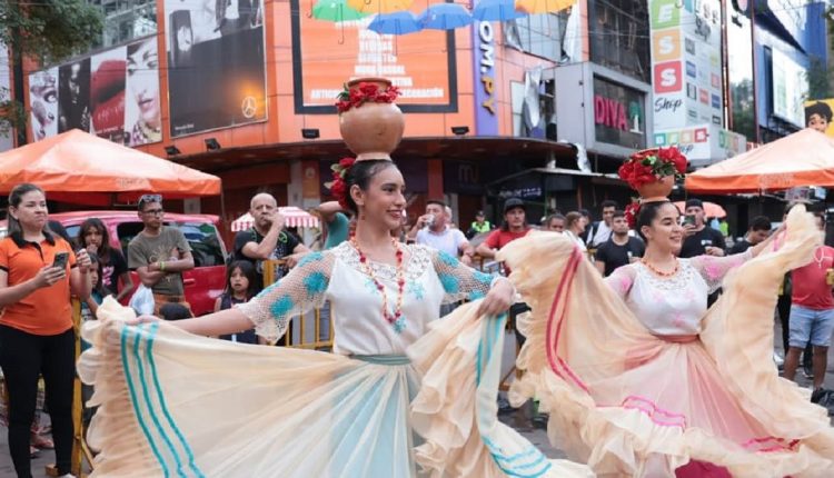 Em Ciudad del Este, Presidente Franco e Hernandarias, data é comemorada com desfile e atos de valorização da cultura nacional. Foto: Gentileza/Prefeitura de Ciudad del Este