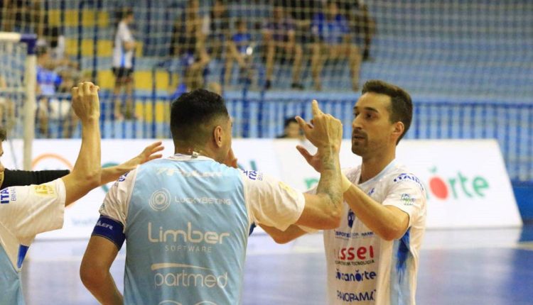 Ala Mura tem sido um dos destaques do Foz Cataratas Futsal nas últimas rodadas. Foto: Abel da Banca/Foz Cataratas Futsal