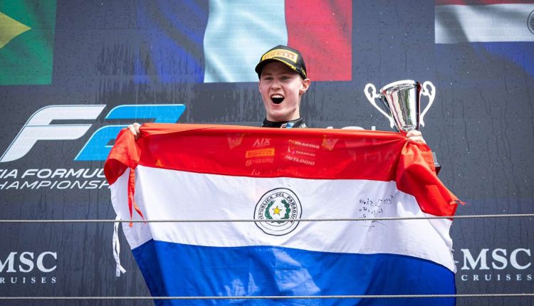 Resultado foi muito comemorado pelo piloto, que chegou em 2024 à Fórmula 2. Foto: Dutch Photo Agency/Assessoria Joshua Duerksen