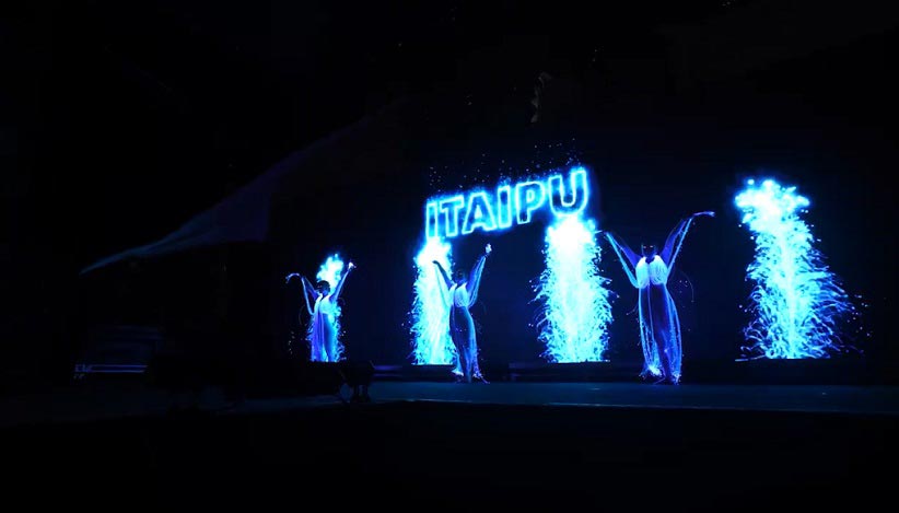 Número de dança preparado pelo grupo LightWire foi especial para a ocasião. Foto: Marcos Labanca/Itaipu Binacional