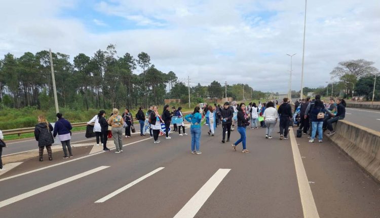 Rodovia Nacional n.º 12 corre em paralelo ao Rio Paraná, entre Puerto Iguazú e Posadas. Foto: Gentileza/Trabajadores de la Educación de Misiones en Lucha