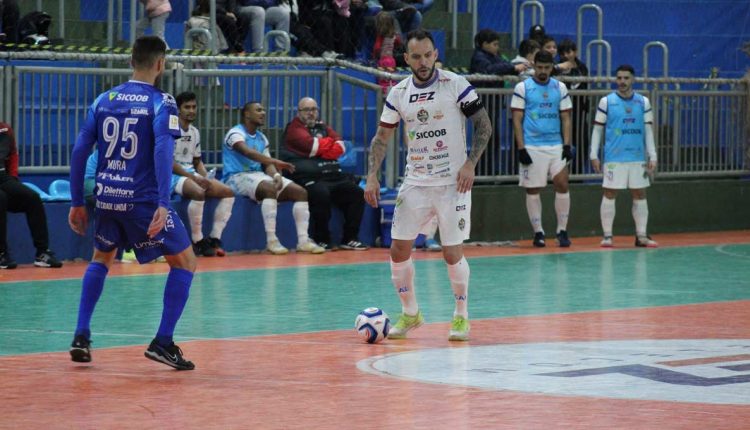 Com a partilha de pontos, times seguem na parte baixa da tabela. Foto: Jeferson França/Dois Vizinhos Futsal