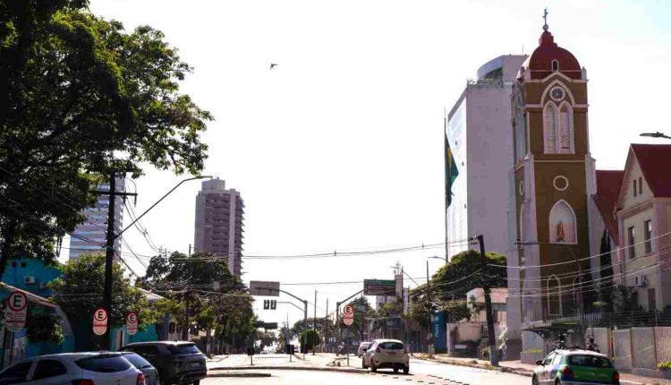 abre e fecha feriado foz - foto marcos labanca