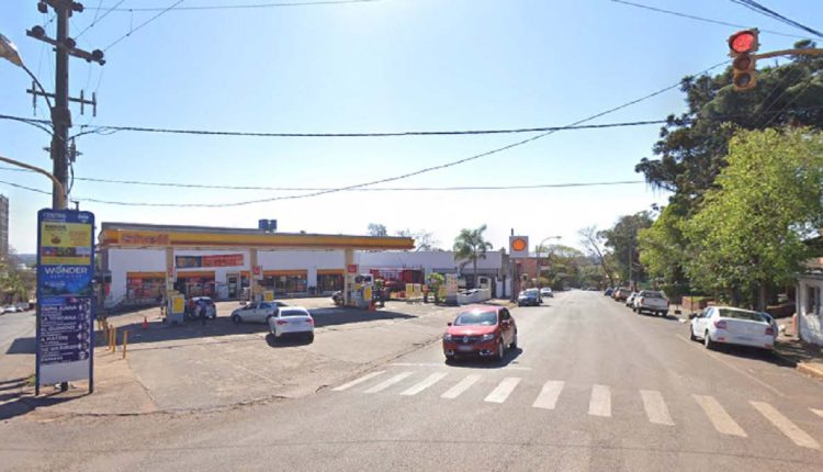 Posto da rede Shell na área central de Puerto Iguazú. Imagem: Google Street View (Arquivo)