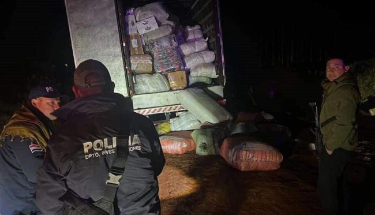 Ladrões levaram itens de maior valor e abandonaram o resto. Foto: Gentileza/Policia Nacional do Paraguai