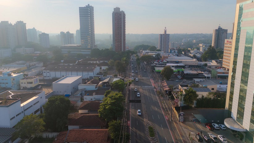 Avenida Jorge Schimmelpfeng tem seu nome em homenagem ao primeiro prefeito de Foz do Iguaçu. Foto: Marcos Labanca/H2FOZ