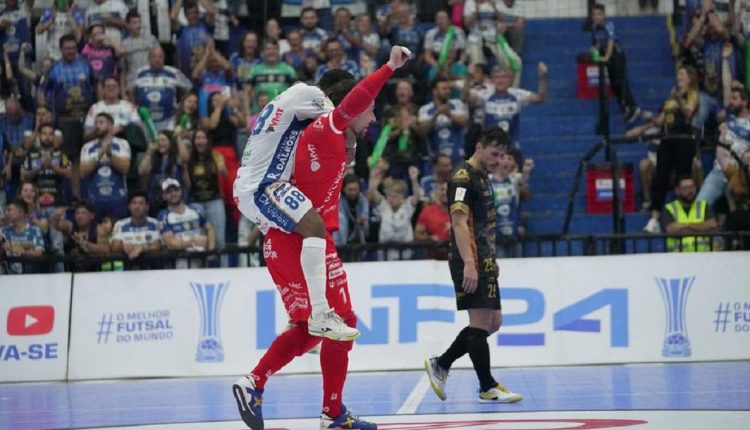 Time de Foz do Iguaçu não foi páreo para o representante de Pato Branco. Foto: Mauricio Moreira/Pato Futsal