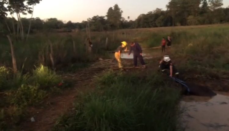 Vídeo publicado no Facebook do Corpo de Bombeiros Voluntários mostra parte da ação de resgate.