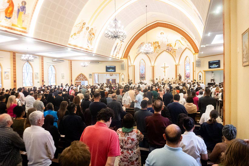 Igreja ficou lotada para a celebração. Foto: Vinicius Buche/São João Batista