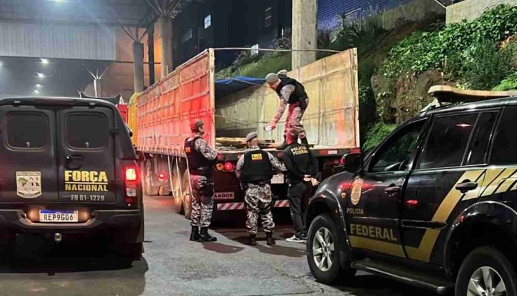 3 toneladas de droga na ponte - foto pf