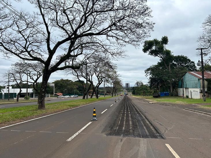 Fresagem da pista de sentido Itaipu nas proximidades do Ecomuseu. Foto: Emerson Volkweis/Itaipu Binacional