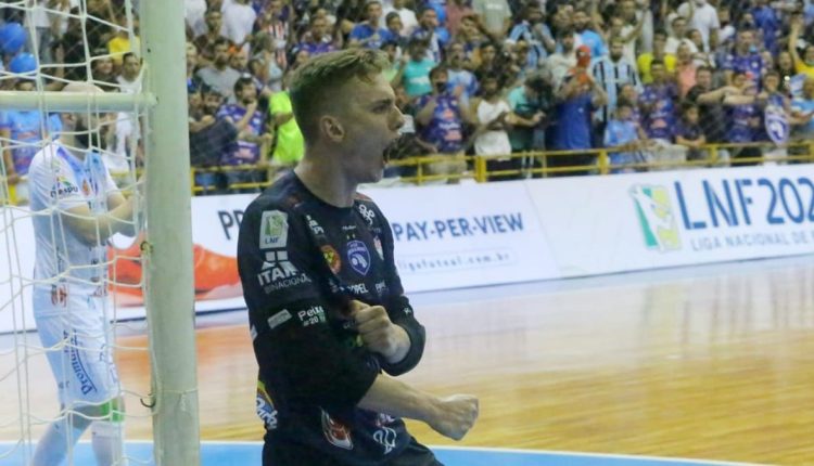 Com atuações seguras, Peixe conquistou a torcida iguaçuense. Foto: Divulgação/Foz Cataratas Futsal