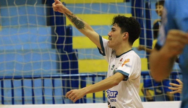 Com quatro gols, MG puxou a virada da Máquina Mortífera. Foto: Abel da Banca/Foz Futsal