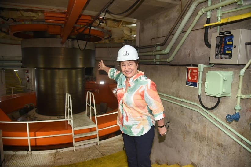 Kristalina Georgieva na casa de máquinas da usina de Itaipu. Foto: Gentileza/Itaipu Paraguai