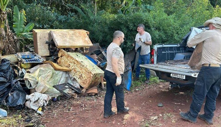 Mais de dez toneladas de entulho foram removidas durante a fiscalização. Foto: Nelson Schnorr/Itaipu Binacional