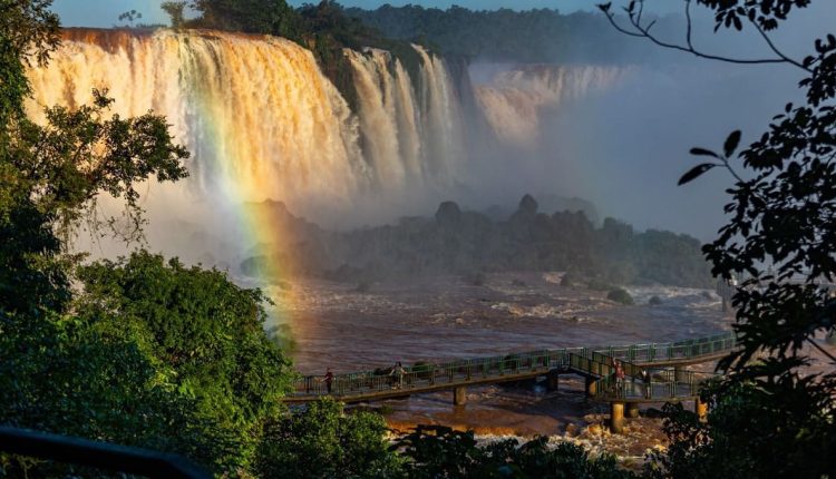 Gratuidade é chance para conhecer ou revisitar uma das sete maravilhas naturais do planeta. Foto: Divulgação/Urbia Cataratas