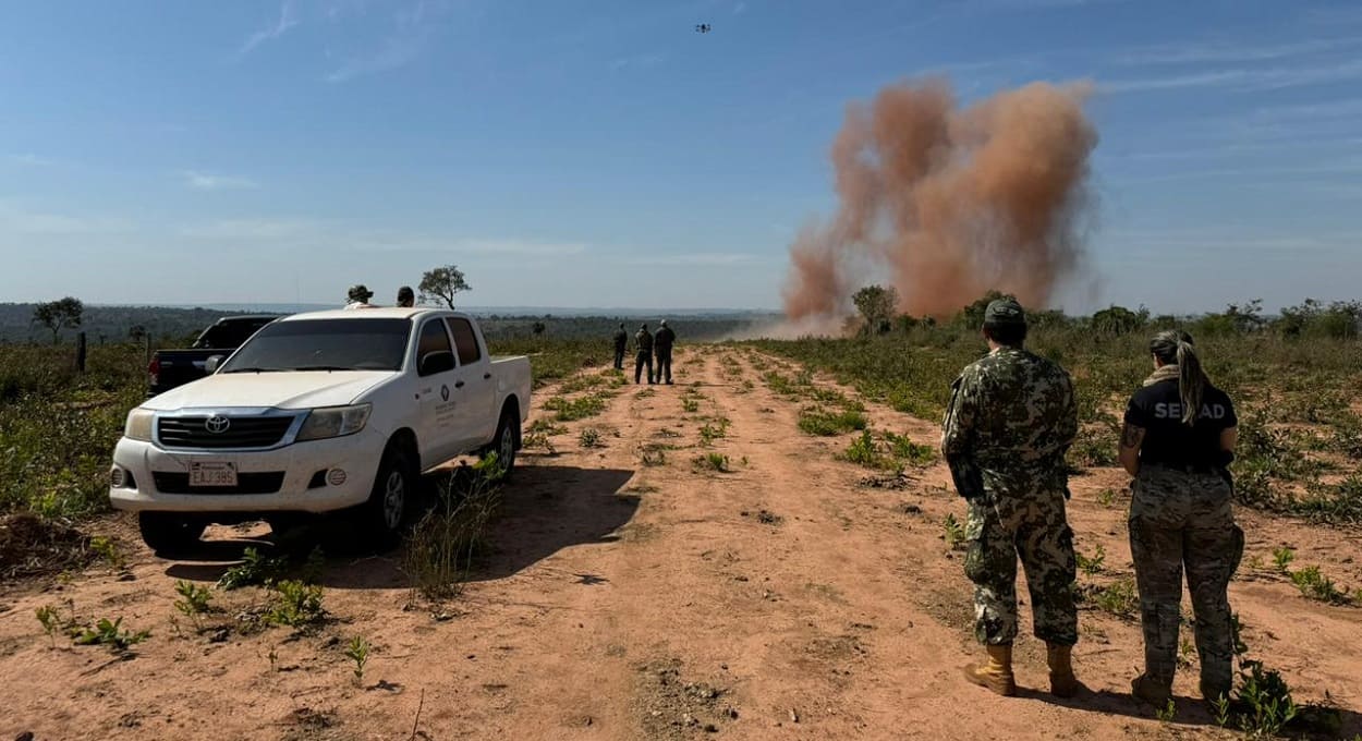 Militares usaram explosivos para abrir crateras na pista. Foto: Gentileza/Ministério Público do Paraguai