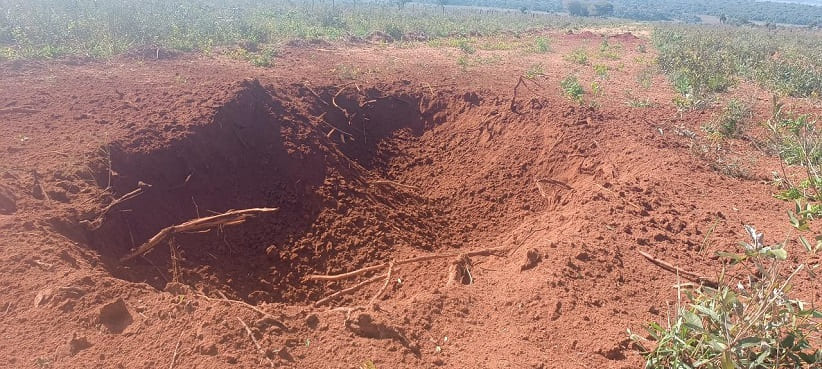 Cratera aberta na pista. Foto: Gentileza/Ministério Público do Paraguai