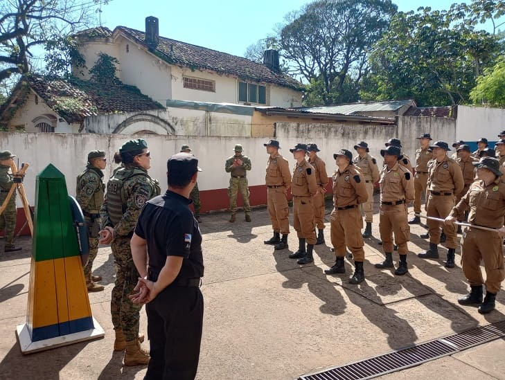 Brasileiros puderam conhecer a estrutura à disposição dos colegas argentinos. Foto: Gentileza/Polícia de Misiones