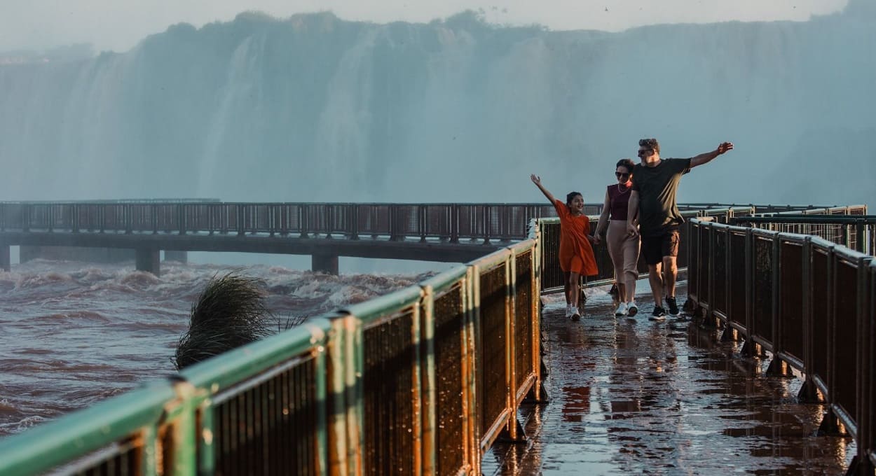 Domingo no Parque Nacional do Iguaçu pode ser um presente e tanto para toda a família. Foto: Divulgação/Urbia Cataratas