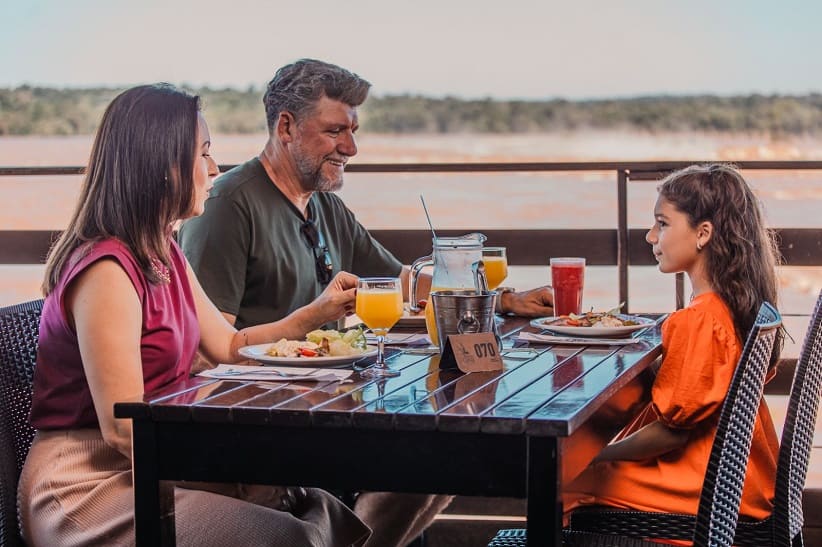 Durante todo o mês, pais terão desconto de 30% no Restaurante Porto Canoas. Foto: Divulgação/Urbia Cataratas