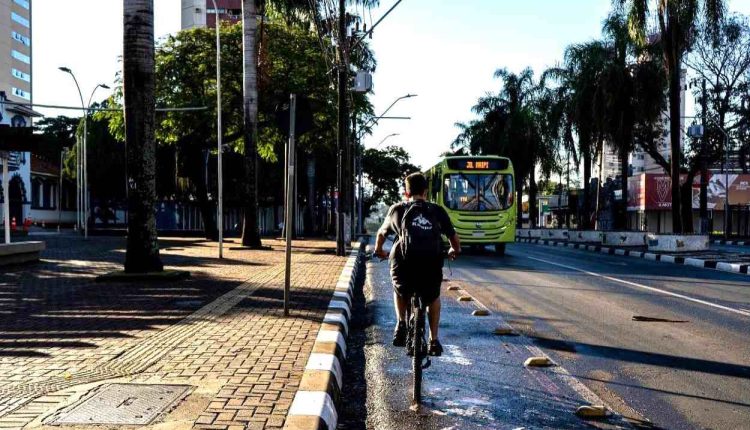 avenida interditada foz - foto marcos labanca