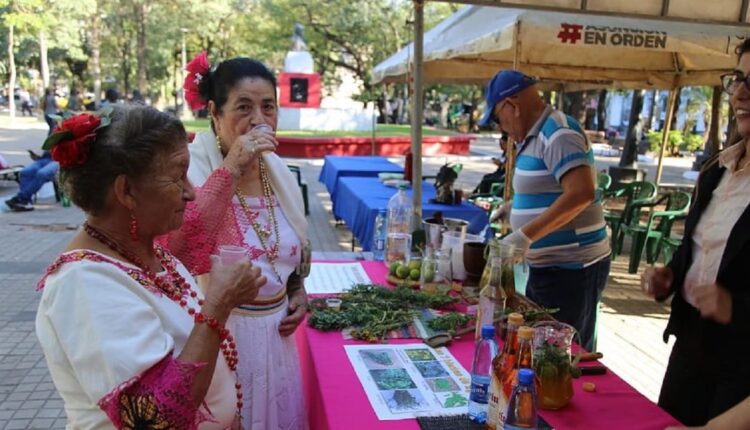 Consumo do carrulim em uma das praças da área central da capital paraguaia, Assunção. Foto: Gentileza/Direção de Cultura de Assunção