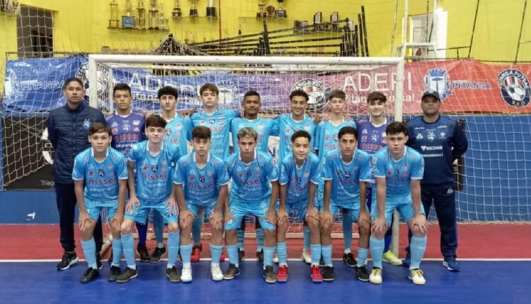 Equipe Sub-16 também disputa o estadual da categoria. Foto: Assessoria/Foz Cataratas Futsal