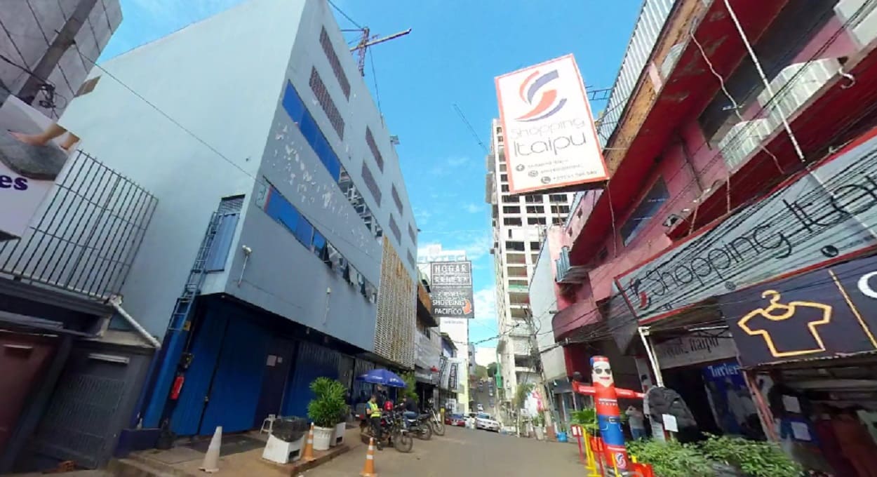 Incidente ocorreu no edifício de cor azul, à esquerda. Imagem: Google Street View (Arquivo)