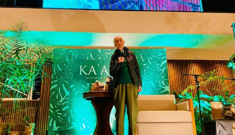 Aos 90 anos, Jane Goodall viaja pelo mundo para conscientizar sobre a preservação dos ecossistemas. Foto: Gentileza/Prefeitura de Puerto Iguazú