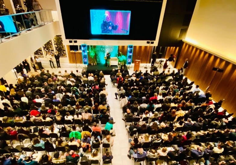 Auditório ficou lotado para a palestra de Jane Goodall. Foto: Gentileza/Prefeitura de Puerto Iguazú