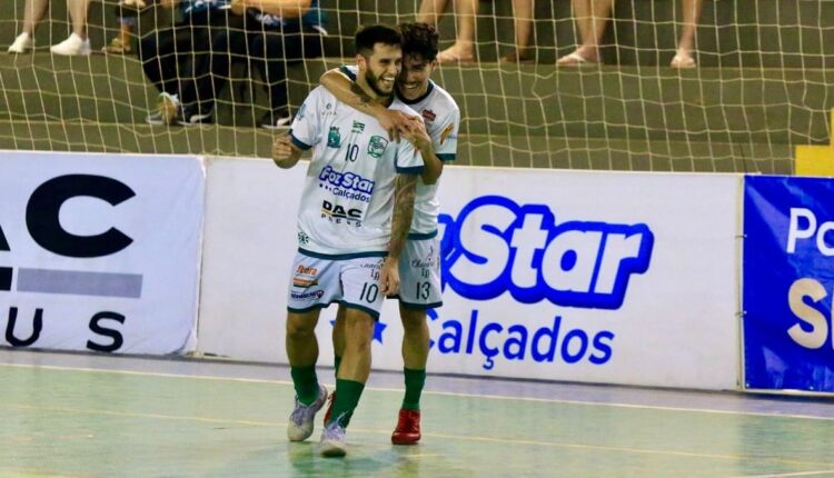 Duelo pode selar a classificação para o mata-mata, com uma rodada de antecipação. Foto: Abel da Banca/Foz Futsal