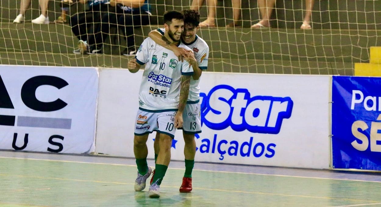 Duelo pode selar a classificação para o mata-mata, com uma rodada de antecipação. Foto: Abel da Banca/Foz Futsal