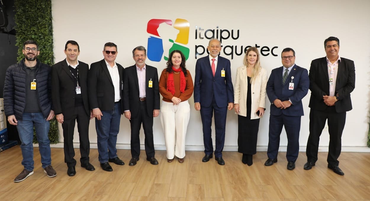 Inauguração foi prestigiada por representantes das instituições participantes da rede. Foto: Assessoria/Itaipu Parquetec