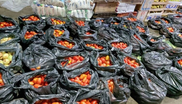 Sacolas com produtos apreendidos durante operação anterior na cabeceira paraguaia da Ponte da Amizade. Foto: Gentileza/Direção Nacional de Aduanas