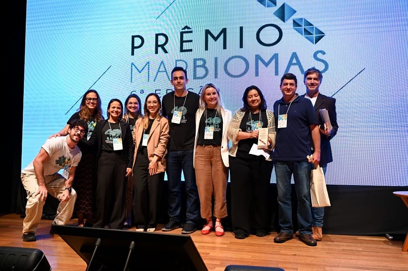 Integrantes da pesquisa durante a entrega do prêmio. Foto: Ton Molina