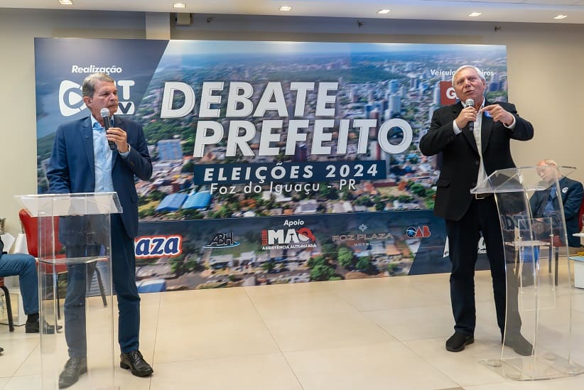 Nos blocos 2 e 3, candidatos puderam fazer perguntas diretas aos oponentes. Foto: Marcos Labanca/H2FOZ