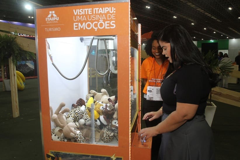 Máquina de pegar bichinhos fez sucesso entre o público. Foto: Divulgação/Itaipu Parquetec