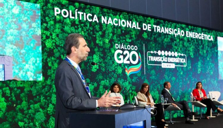 Diretor-geral brasileiro, Enio Verri, representou Itaipu no painel. Foto: Dinho Mendes/Itaipu Binacional