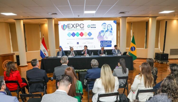 Autoridades e lideranças dos dois países participaram do lançamento. Foto: Gentileza/Ministério da Indústria e Comércio do Paraguai