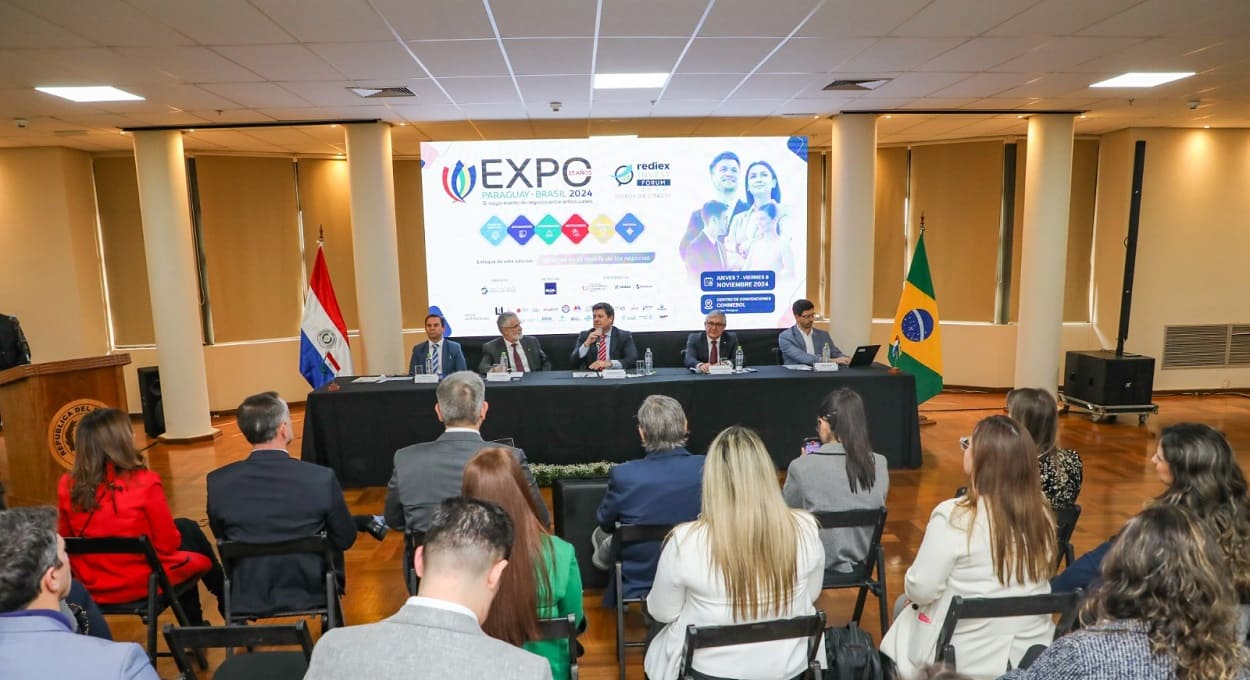 Autoridades e lideranças dos dois países participaram do lançamento. Foto: Gentileza/Ministério da Indústria e Comércio do Paraguai